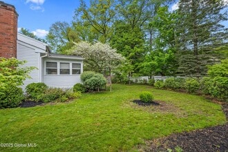 2 Lakewood Dr in Saratoga Springs, NY - Building Photo - Building Photo