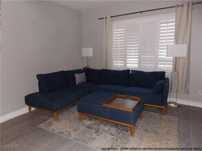 9909 Calabasas Ave in Las Vegas, NV - Building Photo - Building Photo