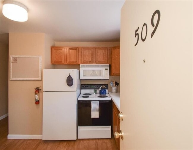 70 Carroll Ave in Newport, RI - Building Photo - Building Photo