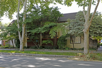 E Street Apartments in Sacramento, CA - Building Photo - Building Photo