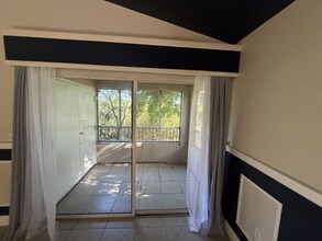 2810 N Oakland Forest Dr in Oakland Park, FL - Building Photo - Building Photo