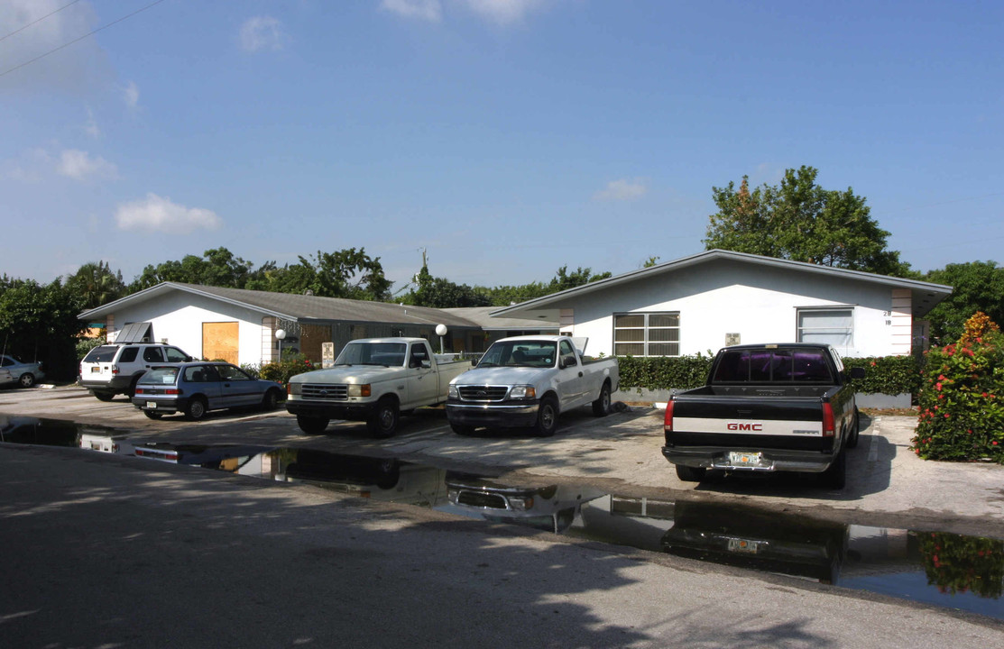 Riverside in Fort Lauderdale, FL - Building Photo