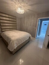 323 Washington Ave in Miami Beach, FL - Building Photo - Building Photo