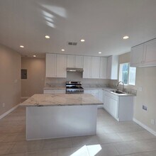 5546 Sulphur Dr in Jurupa Valley, CA - Building Photo - Building Photo