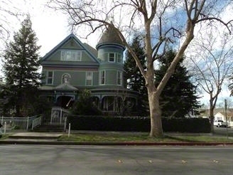 Greenbriar Historical Property in Merced, CA - Foto de edificio