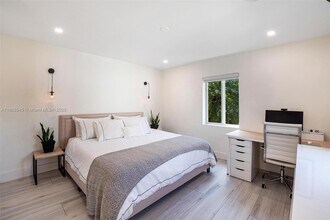 945 NE 82nd St in Miami, FL - Building Photo - Building Photo
