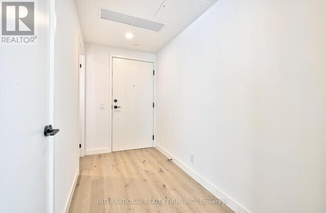 1050 Eastern Ave in Toronto, ON - Building Photo - Building Photo