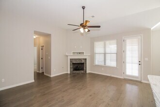 50 Willow Springs Ln in Oakland, TN - Foto de edificio - Building Photo