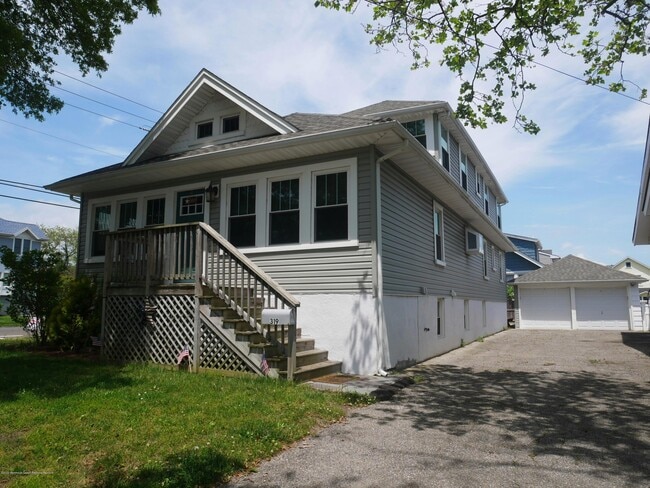 319 Arnold Ave in Point Pleasant Beach, NJ - Building Photo - Building Photo