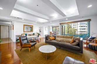 10336 Wilshire Blvd-Unit -301 in Los Angeles, CA - Foto de edificio - Building Photo