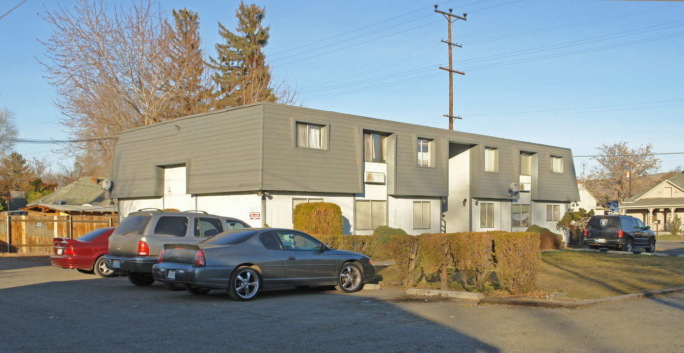 1312 W Lincoln Ave in Yakima, WA - Building Photo