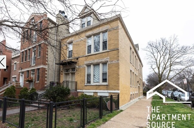 2835 N Damen Ave, Unit 1 in Chicago, IL - Foto de edificio - Building Photo