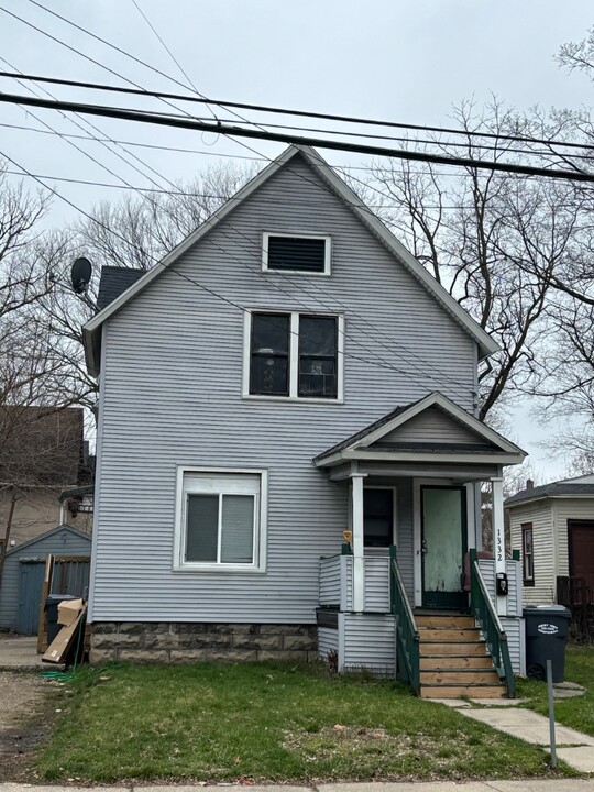 1332 James St in Kalamazoo, MI - Building Photo