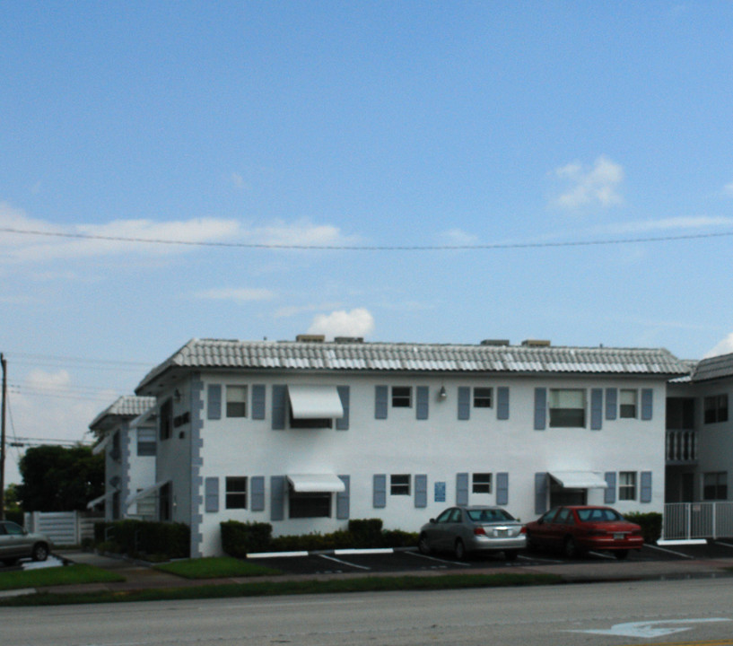 Lomas Apartments in Hollywood, FL - Building Photo