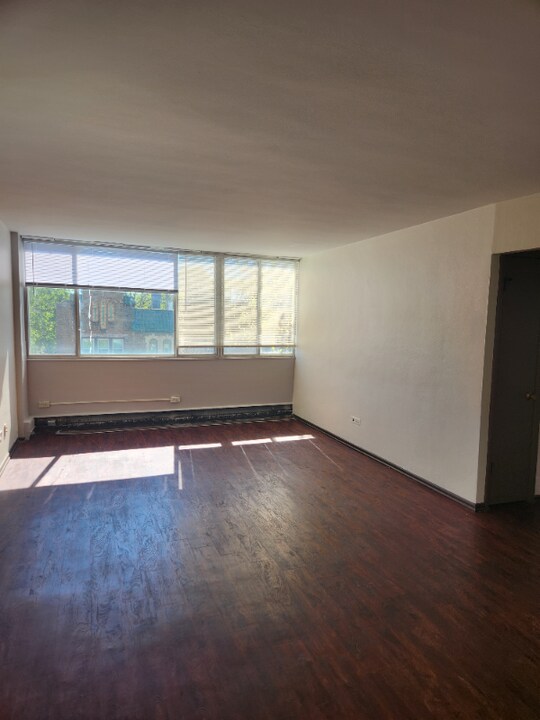 3575 N Oakland Ave in Shorewood, WI - Building Photo