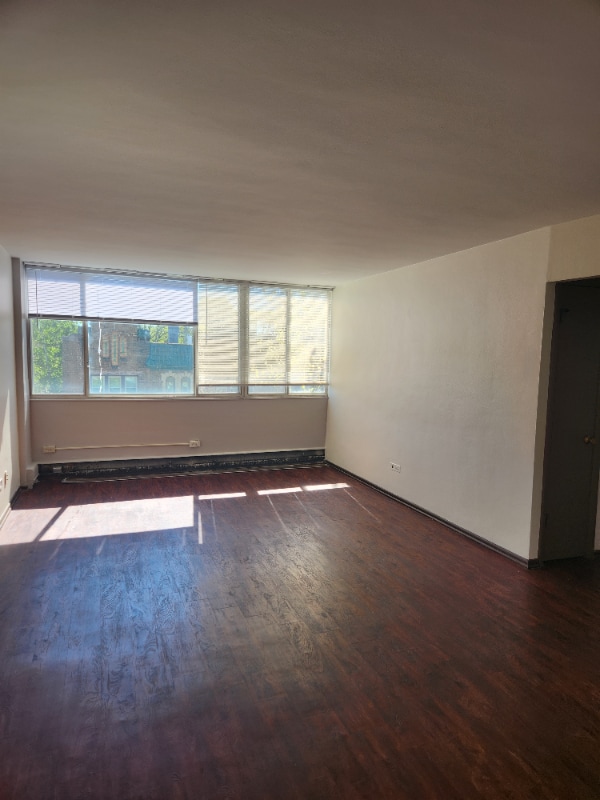 3575 N Oakland Ave