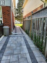 1576 Major Oaks Rd in Pickering, ON - Building Photo