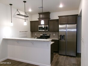 1060 Hoppas St, Unit B in El Paso, TX - Building Photo - Building Photo