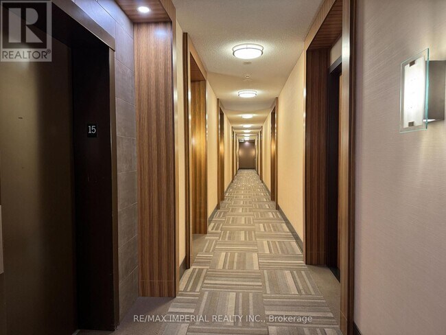 60 S Town Centre Blvd in Markham, ON - Building Photo - Building Photo