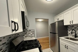 Deerfield Westerlea Apartments in Hightstown, NJ - Building Photo - Building Photo