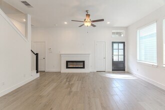 568 Red Cascade Trl in Willis, TX - Building Photo - Building Photo