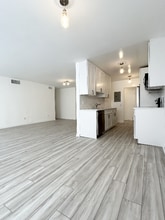 1849 S Bentley Ave in Los Angeles, CA - Building Photo - Building Photo