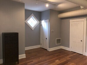 1406 Sycamore Street, Unit 3 in Cincinnati, OH - Foto de edificio - Building Photo