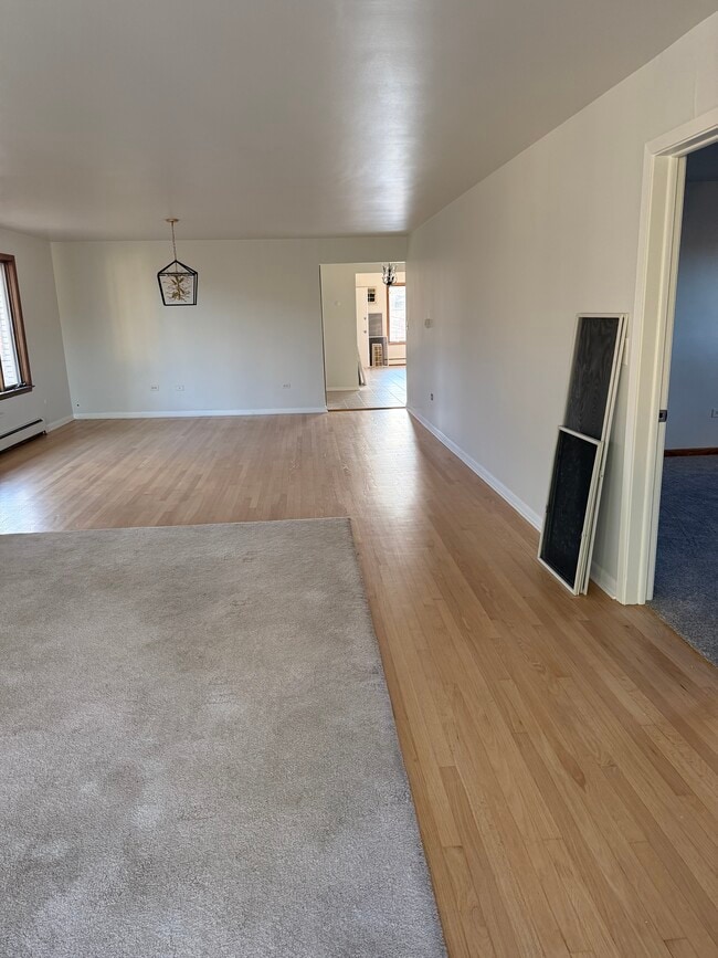 2442 N 77th Ct, Unit 2 in Elmwood Park, IL - Foto de edificio - Building Photo