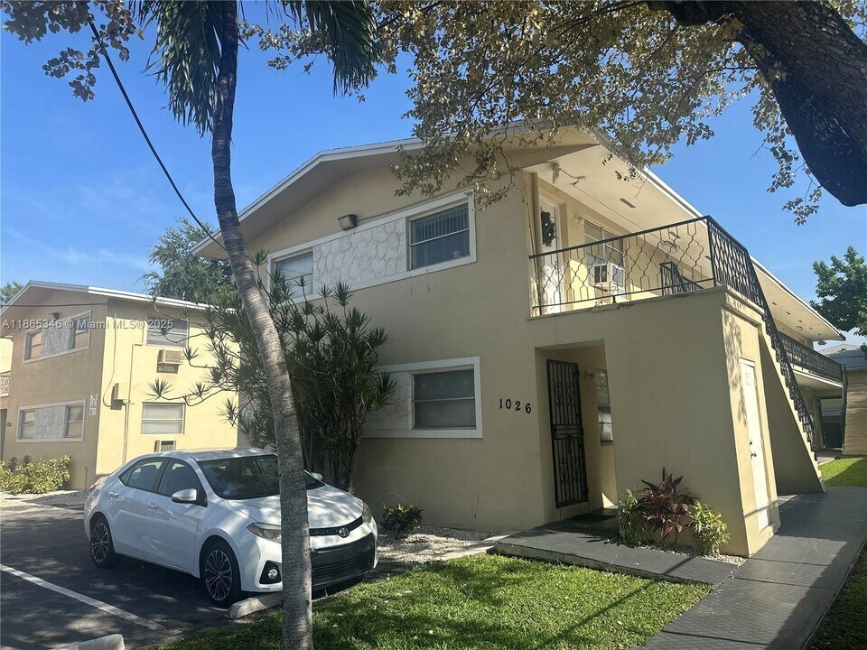 1018 NW 2nd St in Miami, FL - Building Photo