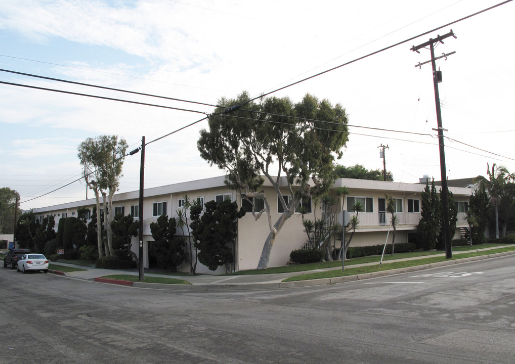 Moreramber Manor in Torrance, CA - Building Photo