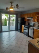 198 Oak Neck Rd in West Islip, NY - Foto de edificio - Building Photo