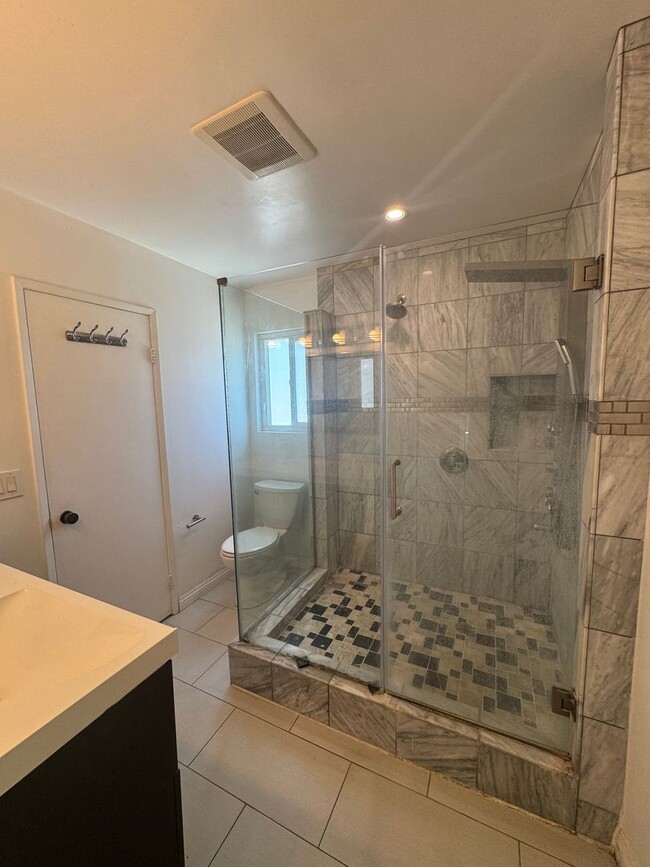 590 W Huntington Dr in Arcadia, CA - Building Photo - Building Photo