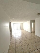 8261 NW 8th St in Miami, FL - Building Photo - Building Photo