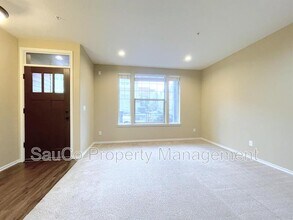 15908 NW Central Dr in Portland, OR - Building Photo - Building Photo