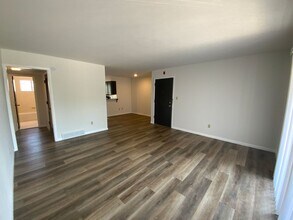 Library Place Apartments in Columbia, MO - Building Photo - Interior Photo