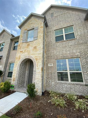2721 Vista Park Ln in Lewisville, TX - Foto de edificio - Building Photo