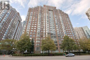 325 Webb Dr in Mississauga, ON - Building Photo