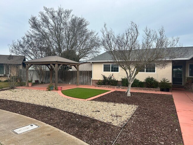 1870 Shadyside Ct in Oakdale, CA - Building Photo - Building Photo