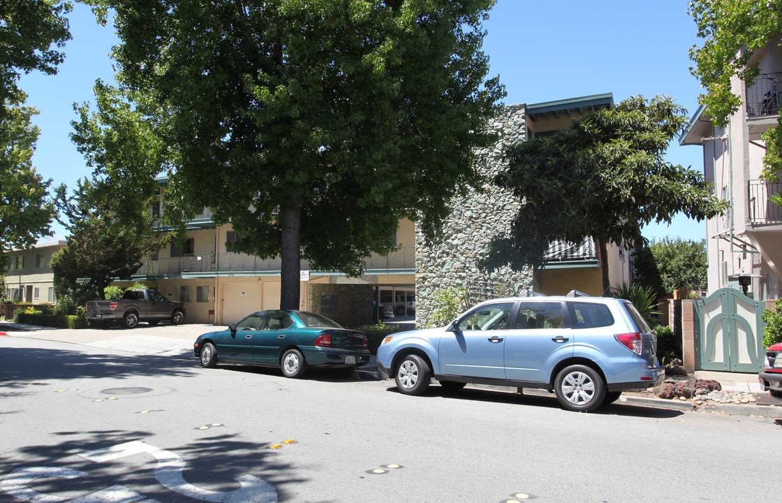 Floribunda Apartments in Burlingame, CA - Building Photo