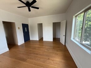 3976 S Normandie Ave, Unit 3976 Half in Los Angeles, CA - Building Photo - Building Photo