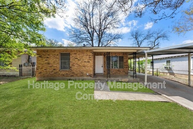 138 Dora St in San Antonio, TX - Building Photo - Building Photo