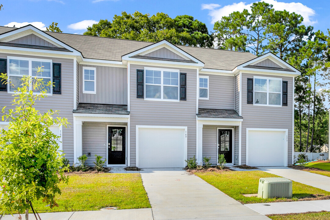 169 Coneflower Rd in Bloomingdale, GA - Building Photo