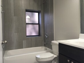 2323 W Arthur Ave, Unit 2 in Chicago, IL - Foto de edificio - Building Photo