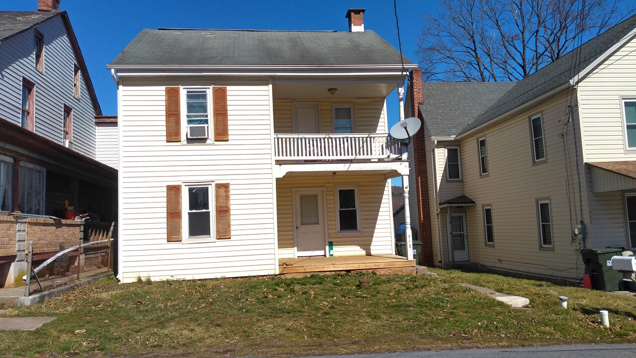 713 Hopeland Rd in Lititz, PA - Building Photo