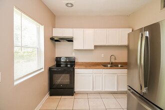 1250 Carthage Dr in Jacksonville, FL - Building Photo - Building Photo