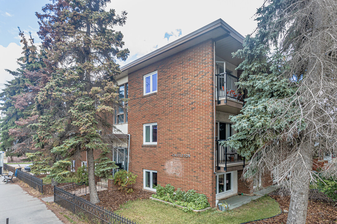 8707 99 St NW in Edmonton, AB - Building Photo