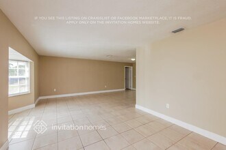 8469 Windsor Dr, Unit 2 in Miramar, FL - Foto de edificio - Building Photo