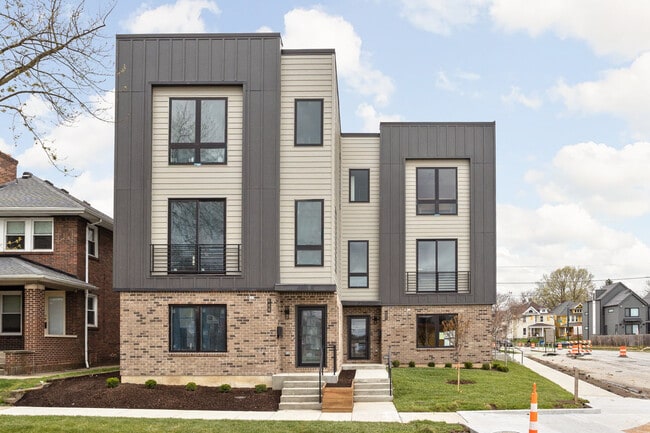 property at 322 N Summit St