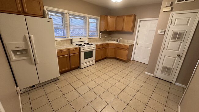 7948 S Drexel Ave, Unit 2