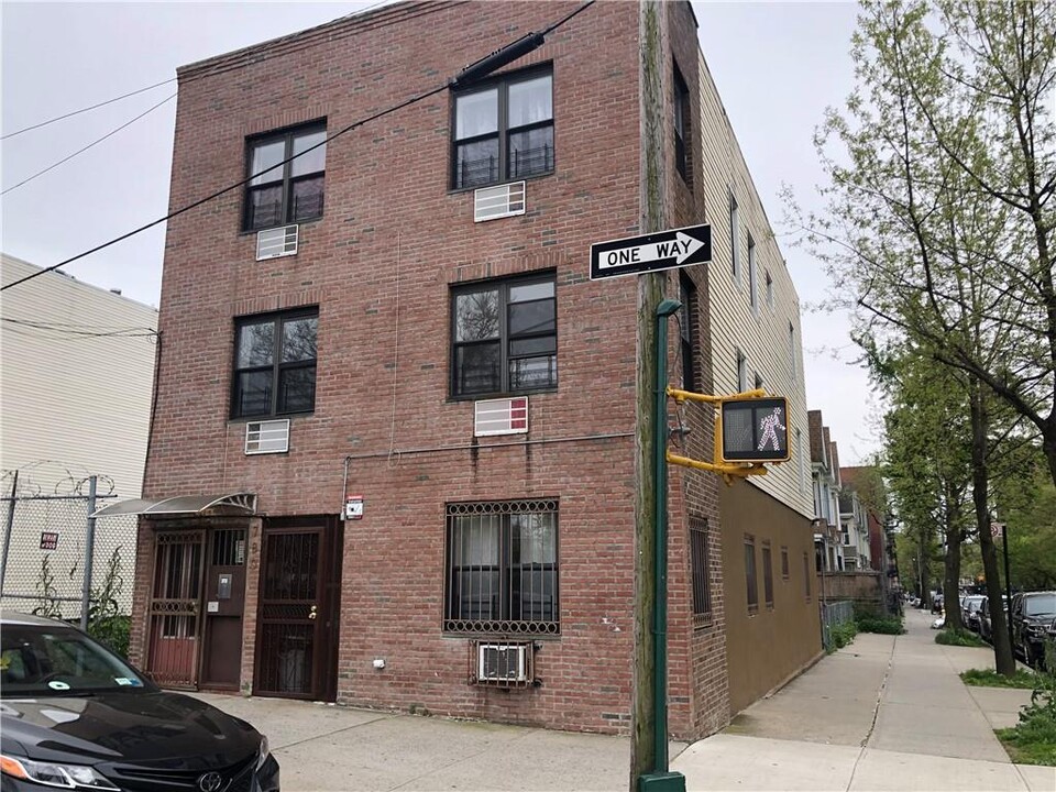 780 E 165th St in Bronx, NY - Building Photo